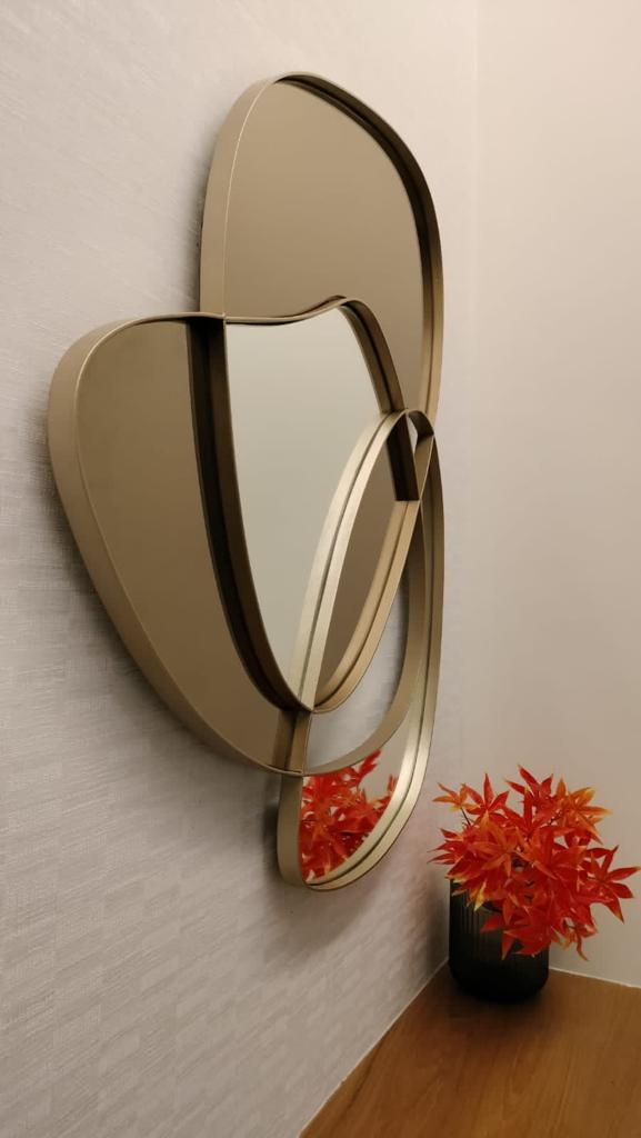Wave mirror in gold - Designmint Decor
