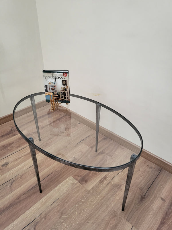 coffee table made in metal with black and silver antique finish with tapered legs. Fitted with a glass top 

Antique metal coffee table
Glass top metal coffee table
Black silver metal coffee table
Metal coffee table with glass top
Vintage metal coffee table
Decorative antique coffee table
Metal coffee table for living room
Modern antique coffee table
Stylish metal coffee table
Glass and metal coffee table